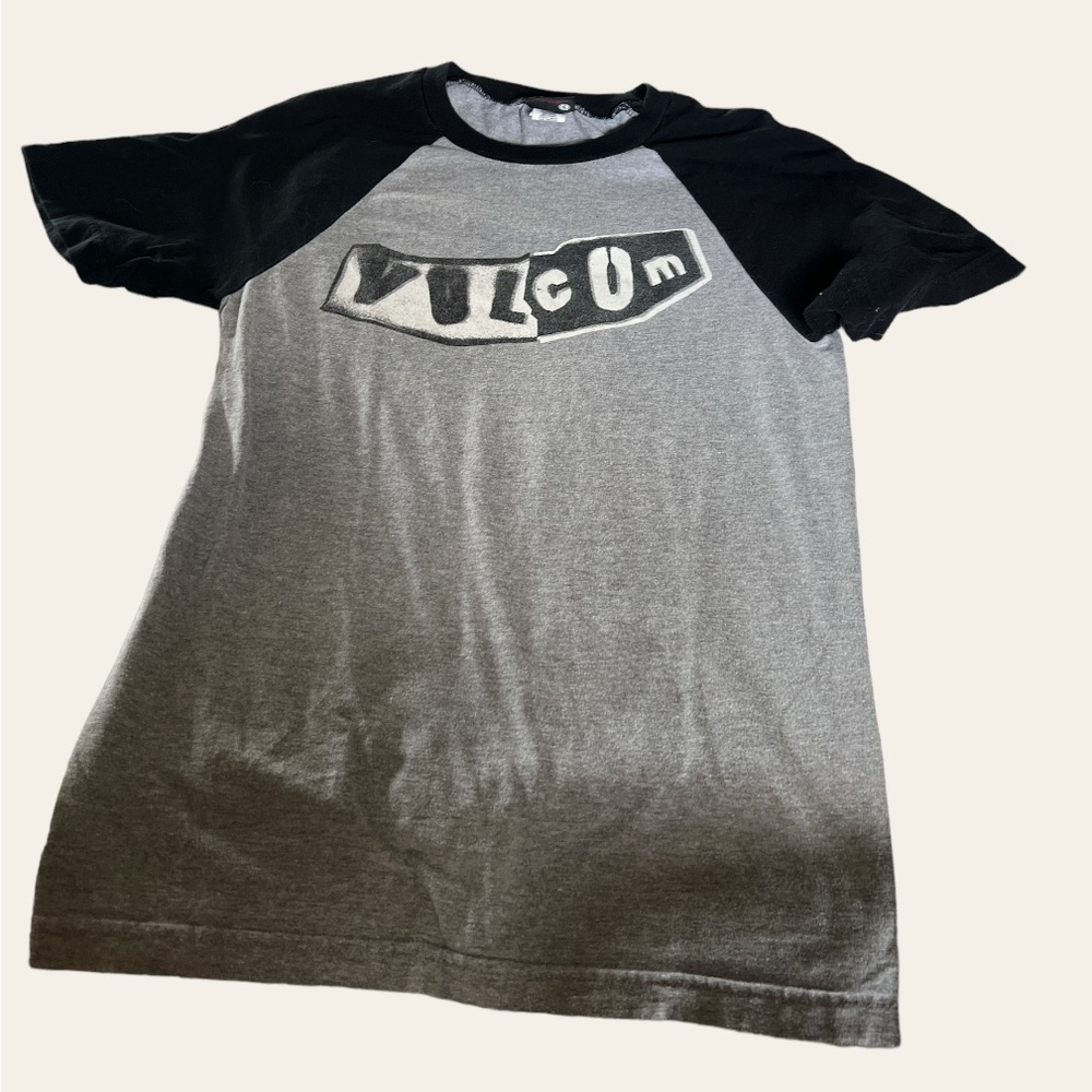 black and grey volcom tee